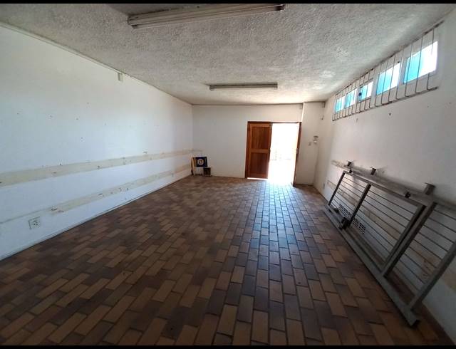 825M² WAREHOUSE FOR SALE IN NORTH END